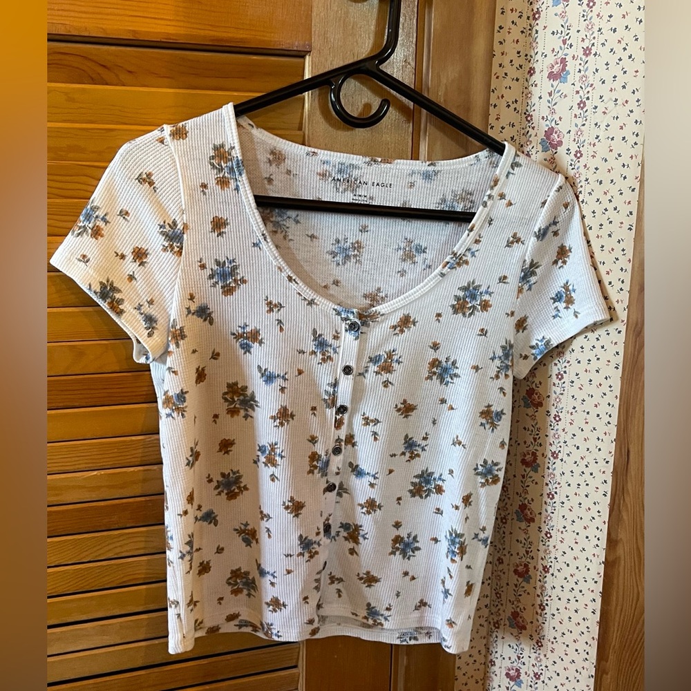 American Eagle Floral Button-down Top Sz. M